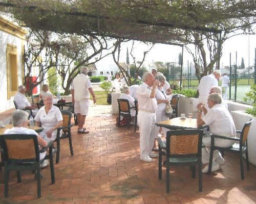Bowlers take a break at Pedras